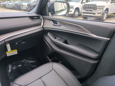 2026 Jeep Grand Cherokee — photo 18 view