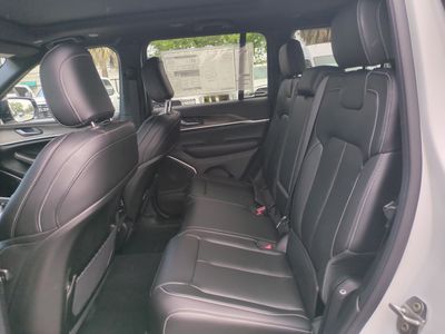 2026 Jeep Grand Cherokee — photo 15 view