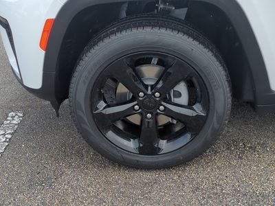 2026 Jeep Grand Cherokee — photo 11 view