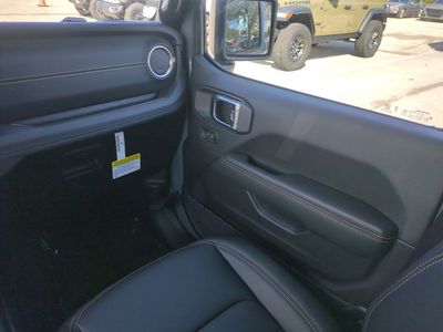 2026 Jeep Gladiator - Photo 18