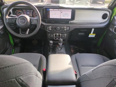 2025 Jeep Wrangler - Photo 17