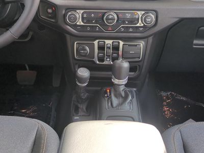 2025 Jeep Wrangler - Photo 21