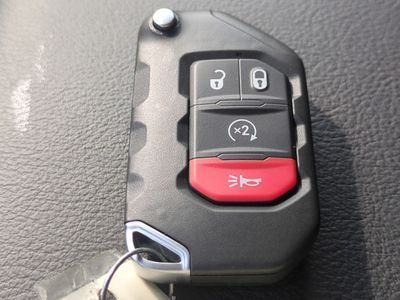 2025 Jeep Wrangler - Photo 32