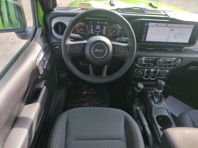 2025 Jeep Wrangler - Photo 18