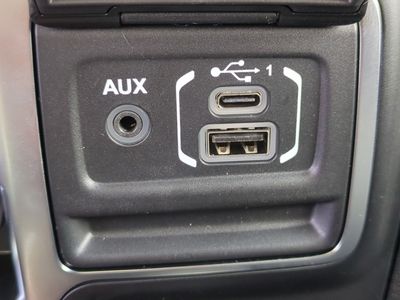 2025 Jeep Wrangler - Photo 24