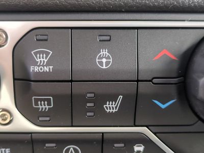 2025 Jeep Wrangler - Photo 25