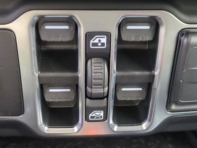 2025 Jeep Wrangler - Photo 26