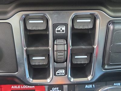 2026 Jeep Wrangler - Photo 25