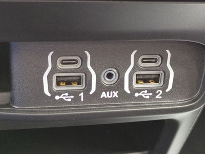 2025 Chrysler Pacifica - Photo 23