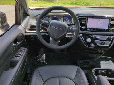 2025 Chrysler Pacifica - Photo 17