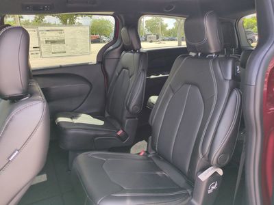 2025 Chrysler Pacifica - Photo 15