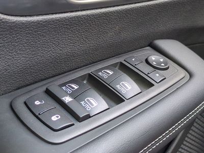 2025 Chrysler Pacifica - Photo 25