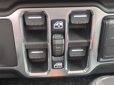 2026 Jeep Gladiator - Photo 25