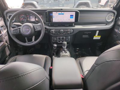 2026 Jeep Gladiator - Photo 16