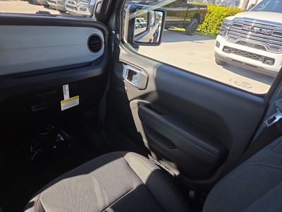 2026 Jeep Gladiator — photo 19 view