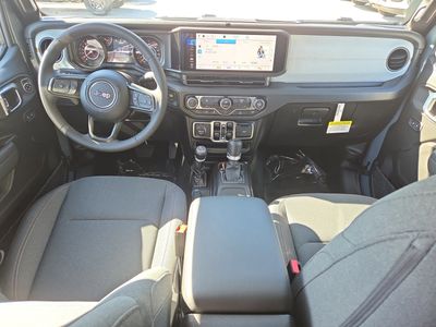 2026 Jeep Gladiator — photo 17 view