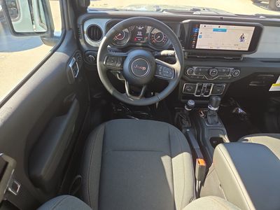 2026 Jeep Gladiator — photo 18 view
