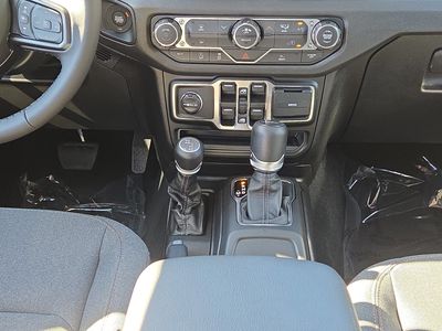 2026 Jeep Gladiator — photo 21 view