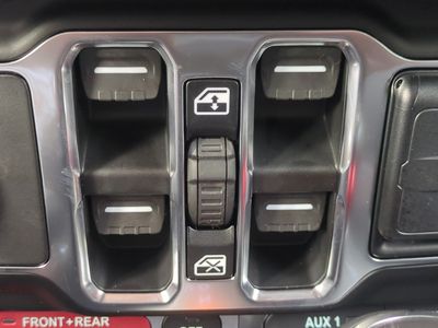 2026 Jeep Wrangler - Photo 25