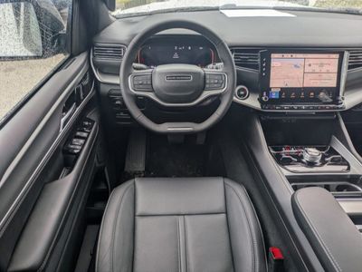2026 Jeep Grand Wagoneer - Photo 17