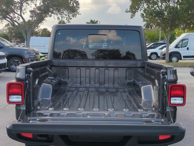 2026 Jeep Gladiator — photo 15 view