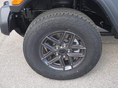 2026 Jeep Gladiator — photo 11 view
