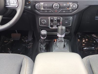 2026 Jeep Gladiator — photo 21 view