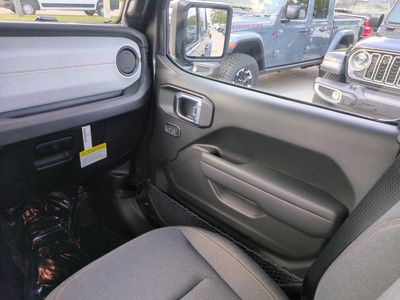 2026 Jeep Gladiator — photo 19 view