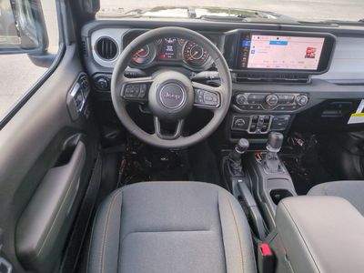 2026 Jeep Gladiator — photo 18 view