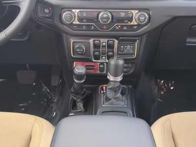 2026 Jeep Gladiator - Photo 21