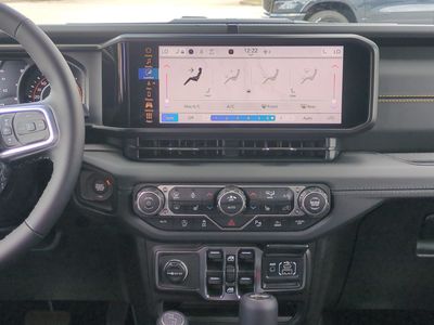 2026 Jeep Wrangler — photo 18 view