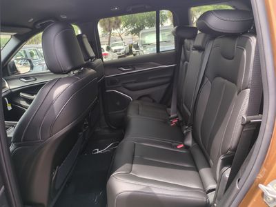2026 Jeep Grand Cherokee — photo 15 view