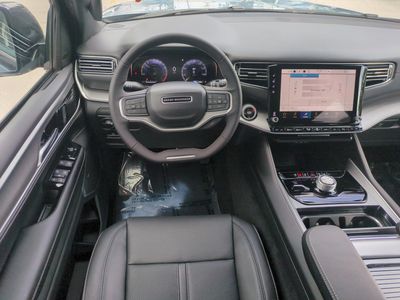 2026 Jeep Grand Wagoneer - Photo 17