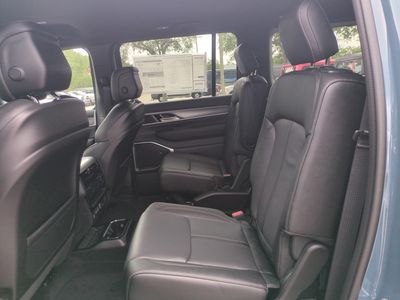 2026 Jeep Grand Wagoneer - Photo 15