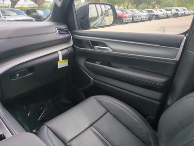 2026 Jeep Grand Wagoneer - Photo 18