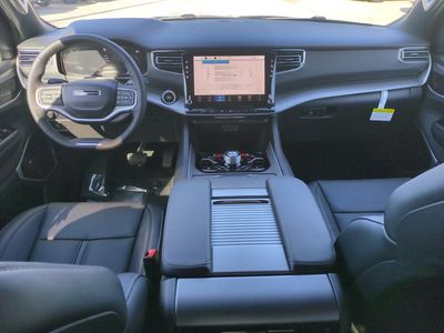 2026 Jeep Grand Wagoneer - Photo 16