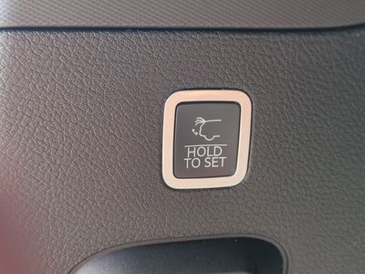 2026 Jeep Grand Wagoneer - Photo 14
