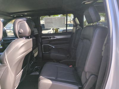 2026 Jeep Grand Wagoneer - Photo 15