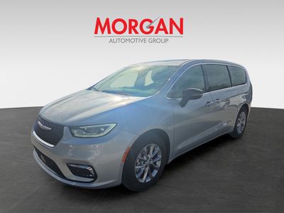 2026 Chrysler Pacifica — photo 9 view