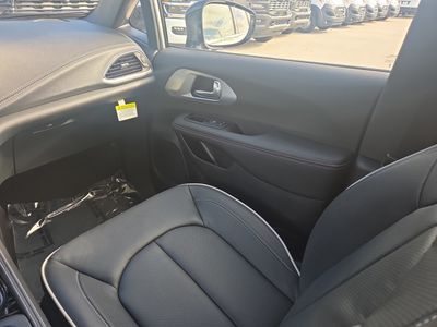 2026 Chrysler Pacifica — photo 18 view