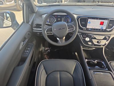 2026 Chrysler Pacifica — photo 17 view