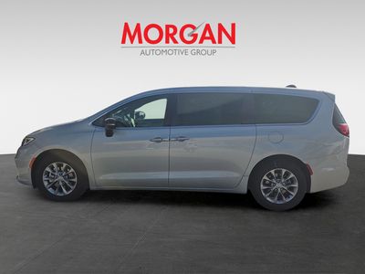 2026 Chrysler Pacifica — photo 8 view