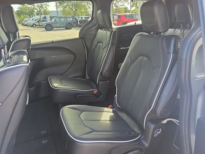 2026 Chrysler Pacifica — photo 15 view