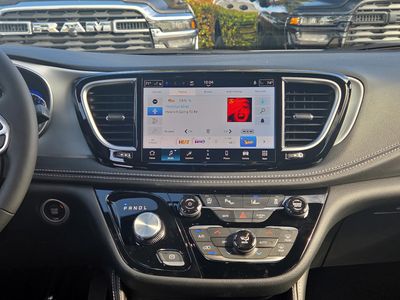 2026 Chrysler Pacifica — photo 19 view
