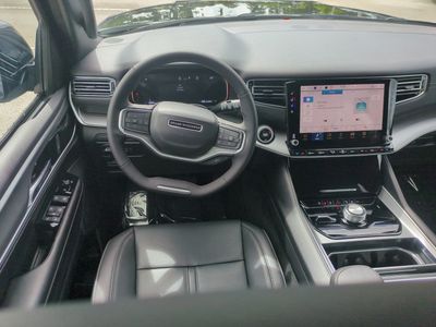 2026 Jeep Grand Wagoneer - Photo 17