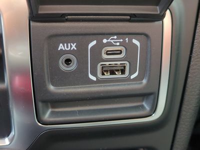 2026 Jeep Wrangler - Photo 24