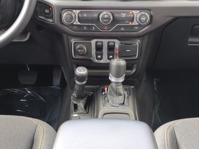 2026 Jeep Wrangler - Photo 21