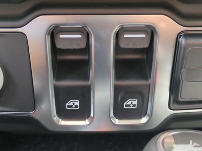 2026 Jeep Wrangler - Photo 25