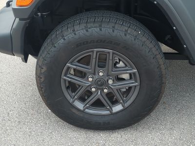 2025 Jeep Wrangler - Photo 11