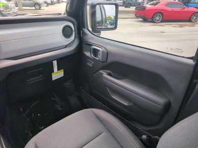 2025 Jeep Wrangler - Photo 19